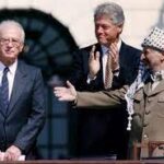 30 عامًا على اتفاقية أوسلو.. الفلسطينيون بين مسارَي البندقية والمفاوضات