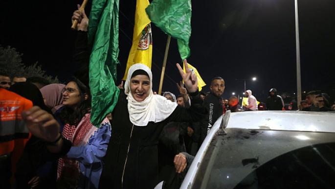 المحررات الفلسطينيات: فخر بإنجاز المقاومة وحزن على تضحيات غزة