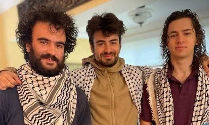 واشنطن بوست: الألم والمستقبل الغامض للطلاب الفلسطينيين الذين تم إطلاق الرصاص عليهم بأمريكا بسبب ارتدائهم الكوفية