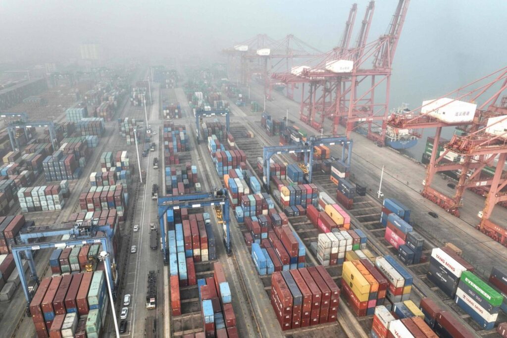 صادرات الصين ترتفع والاقتصاد في أجواء غائمة
