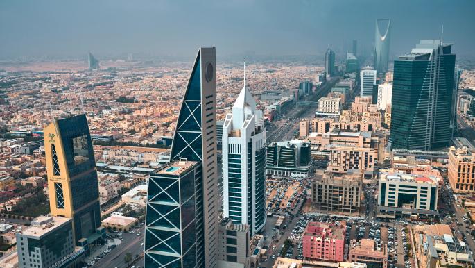 هجرة المؤسسات المالية إلى السعودية.. تصاعد للمنافسة مع الإمارات