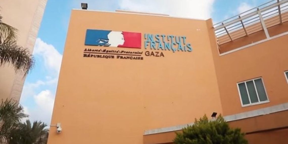 “قضية محرجة”.. هل استولت إسرائيل على وثائق حساسة بعد ضربها للمعهد الفرنسي في غزّة؟