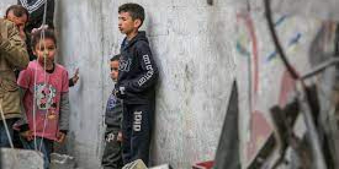 كيف تُحمّل حرب الإبادة الإسرائيلية أطفال غزة أعباءً لا يمكن تحملها؟