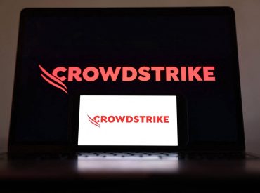 قيمة الشركة تبلغ أكثر من 80 مليار دولار استيقظ الملايين من الأشخاص حول العالم، في وقت مبكر من صباح أمس (الجمعة)، ليجدوا القنوات الإخبارية التلفزيونية صامتة، وبعض القطارات والمواقع الإلكترونية معطلة بسبب انقطاع كبير في الإنترنت، أثّر على عشرات الملايين من أجهزة الكومبيوتر. يبدو أن أي شركة تقوم بتشغيل برنامج Microsoft Windows 10 تقريباً تعرضت [&hellip;]