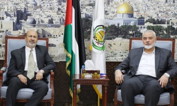 “لقاء شعبي” مثير بين “العضايلة وهنية”: خطاب موحد في “المخاطر والاشتباك والحواضن”.. والأهم “حديث الضفتين”