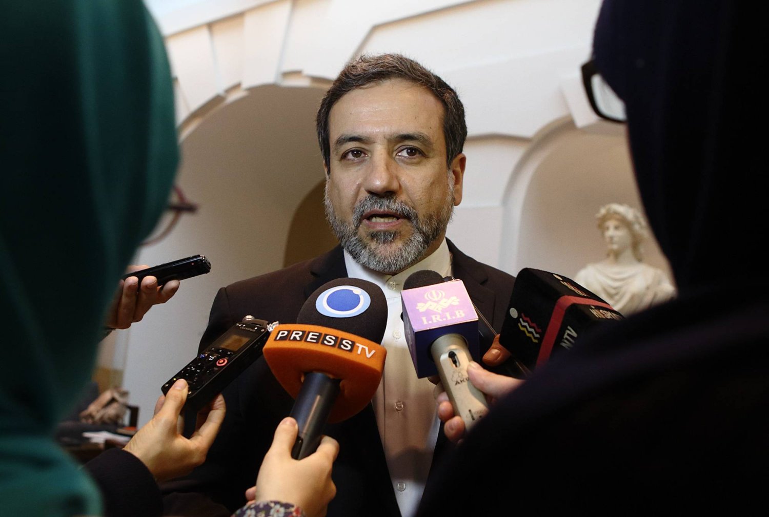 دبلوماسية بزشكيان: انفتاح على الغرب في زمن «التراجع التكتيكي»