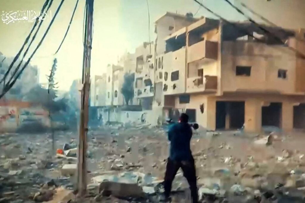 «سلاح أبيض» و«أحزمة ناسفة»… تكتيكات جديدة لـ«القسام» في غزة